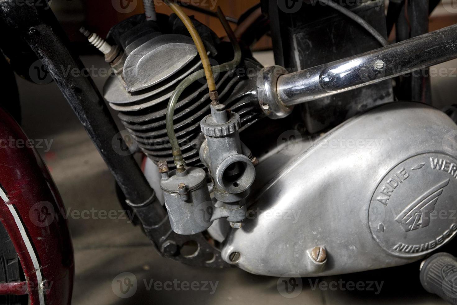 originale vecchio Vintage ▾ retrò Vintage ▾ le moto in piedi nel il Museo foto