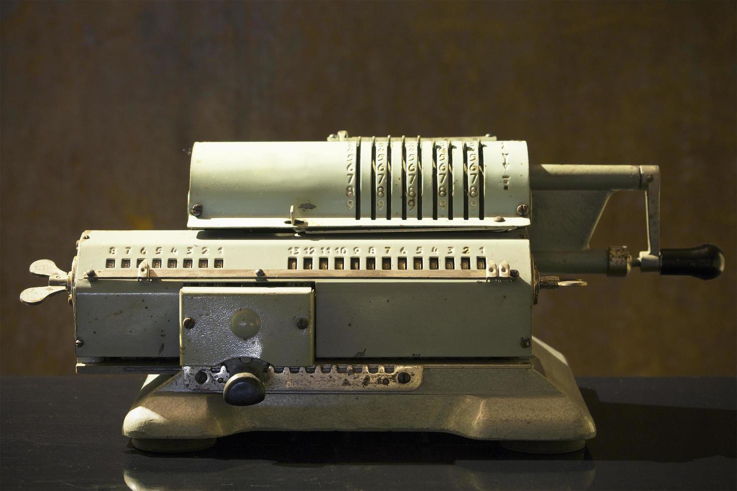 calcolatrice meccanica sovietica vintage foto