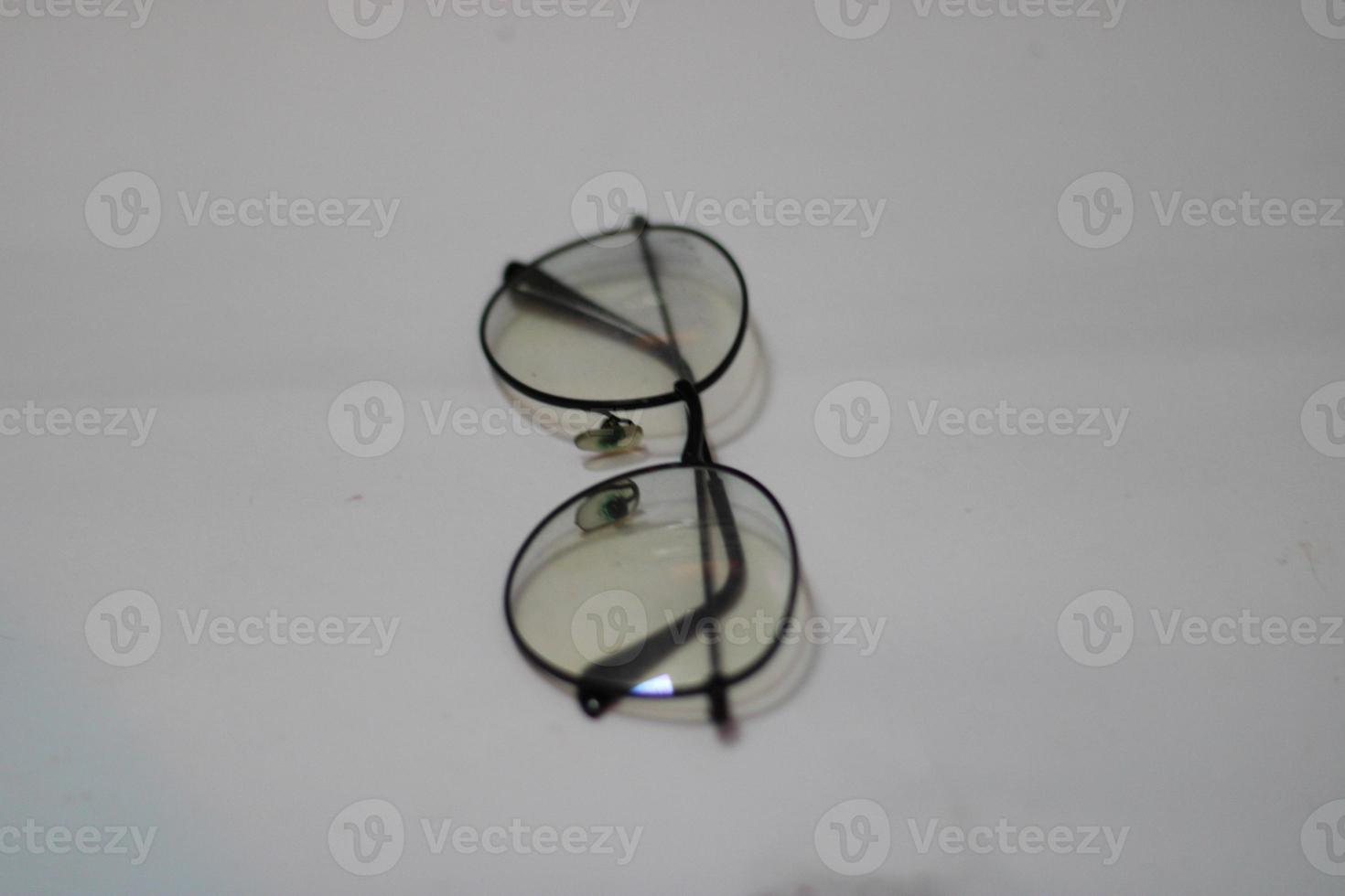 foto di moderno bicchieri con bianca sfondo