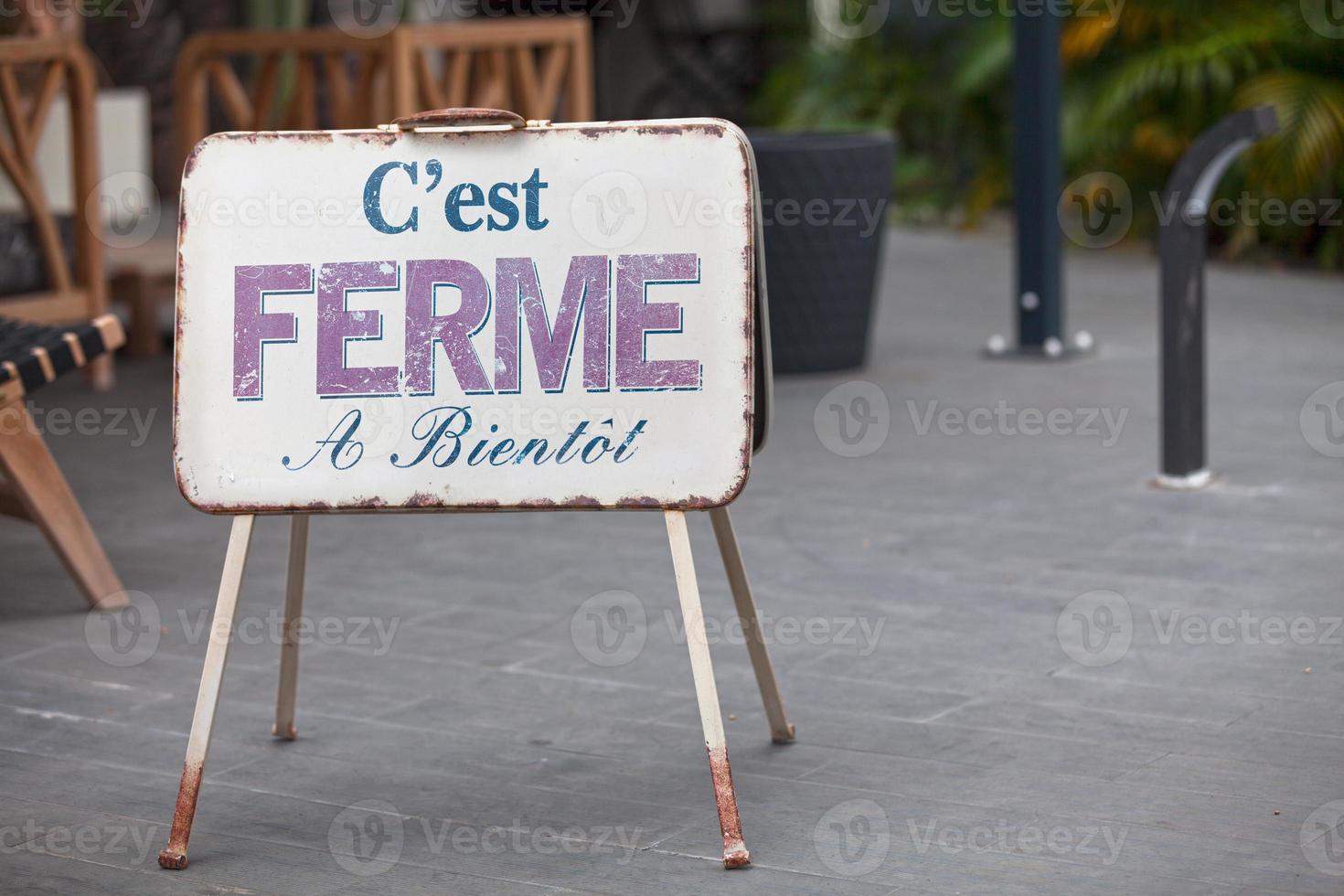 all'aperto chiuso cartello nel francese foto