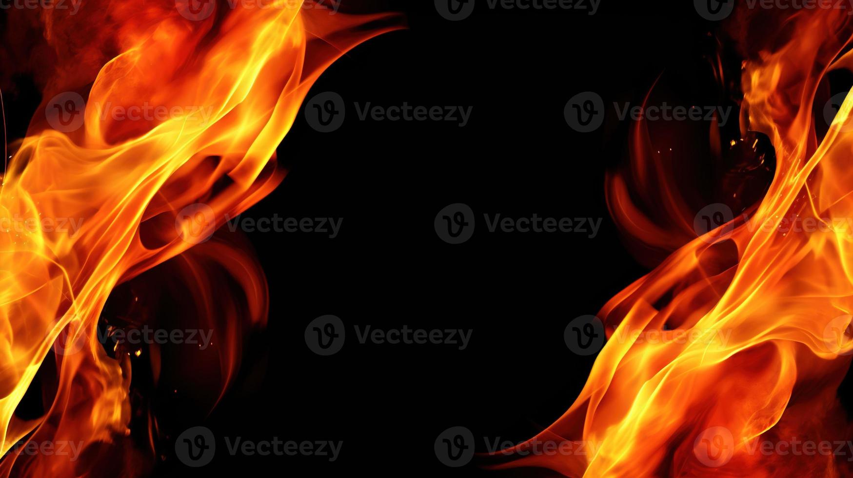 fuoco fiamme su nero sfondo. avvicinamento di fuoco fiamme isolato su nero sfondo. foto