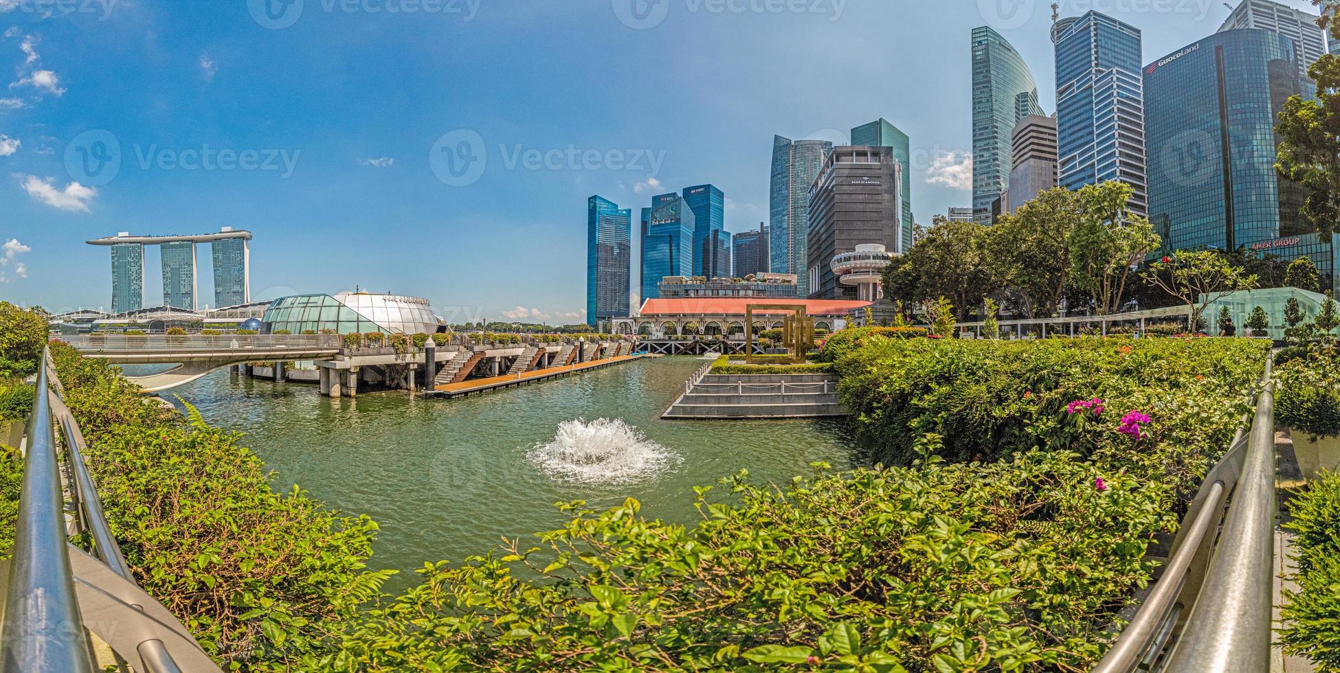 Visualizza al di sopra di marina baia nel Singapore a giorno foto