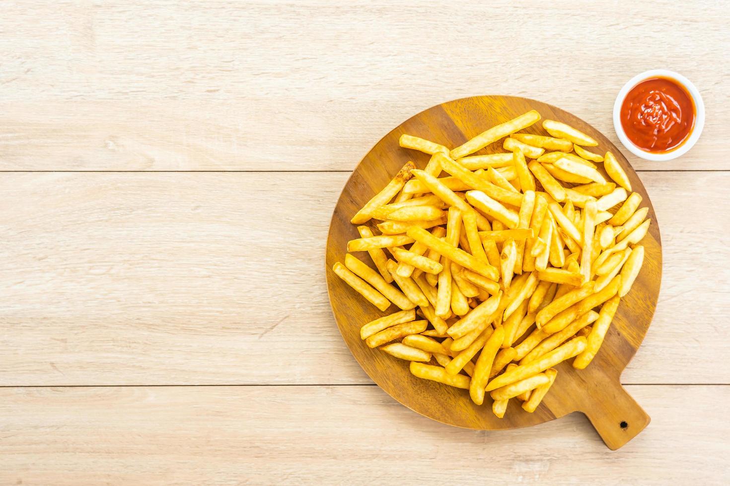 patatine fritte con salsa di pomodoro o ketchup foto