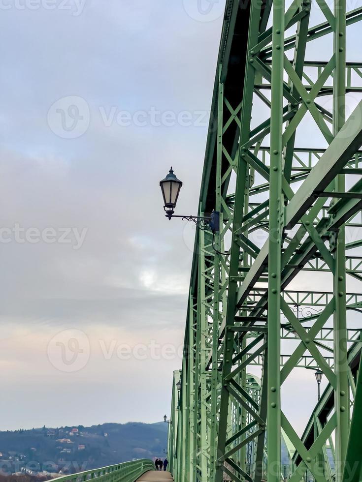 dettaglio di maria valeria ponte al di sopra di Danubio, collegamento il slovacco shturovo con il ungherese ostrihom foto