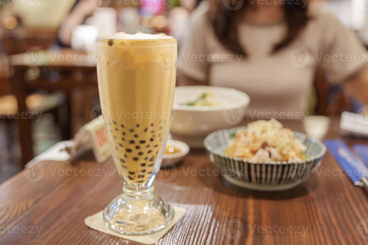 perla latte tè con tapioca sfera, famoso taiwanese bolla tè di taiwan. strada cibo e viaggio nel taipei concetto foto