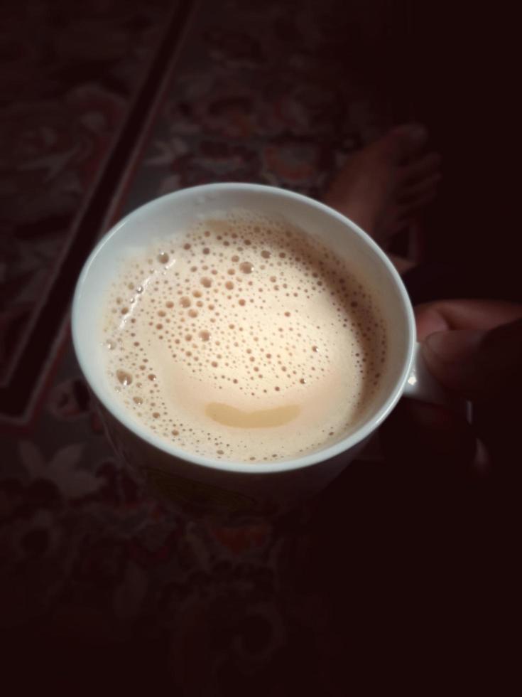 chai o tè è un' popolare bevanda nel India. tè le foglie siamo cresciuto nel tè giardini di munnar kerala India. foto