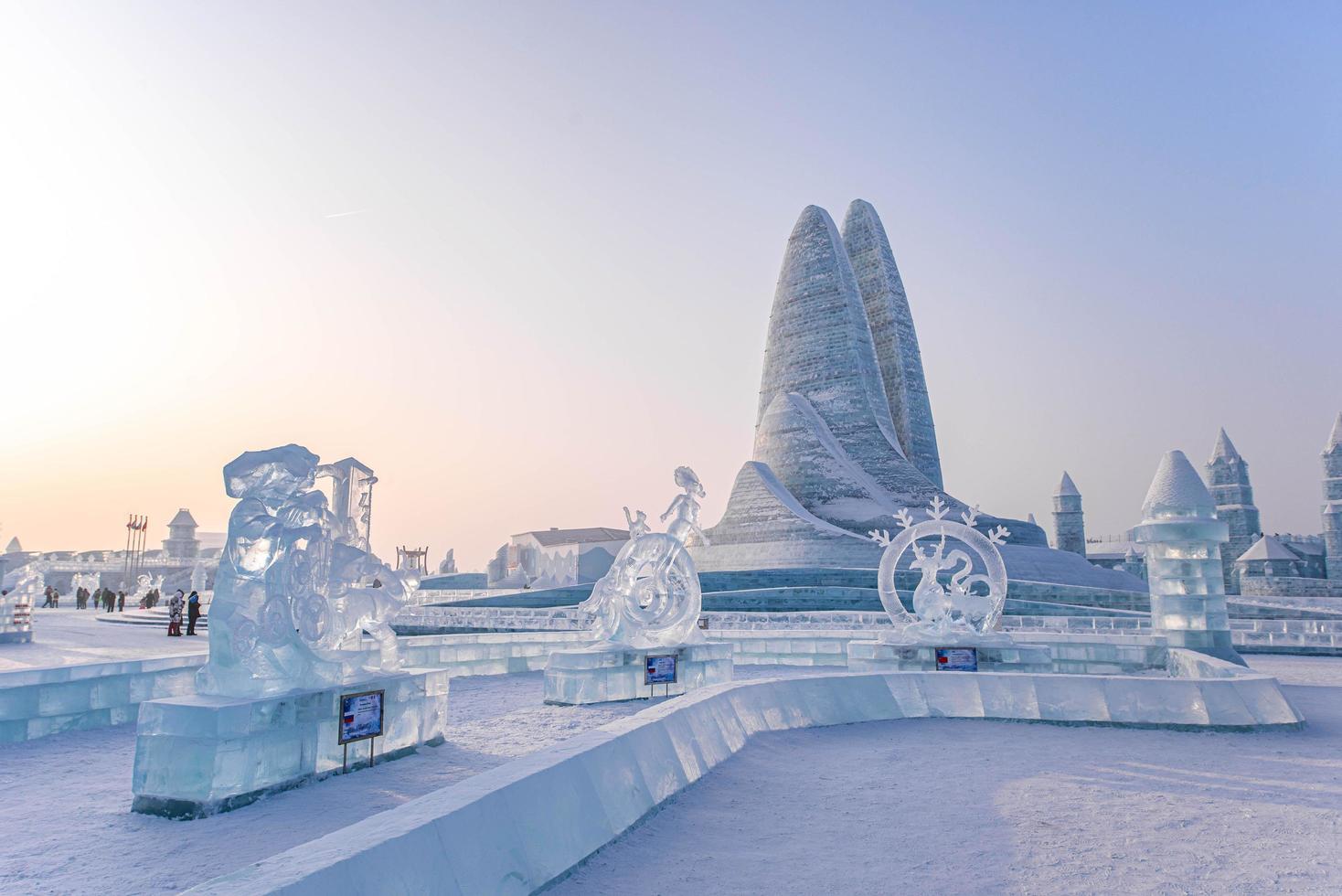 Harbin, Cina - jan 15, 2020-harbin internazionale ghiaccio e neve scultura Festival è un annuale inverno Festival quello prende posto nel Harbin. esso è il mondo maggiore ghiaccio e neve Festival. foto