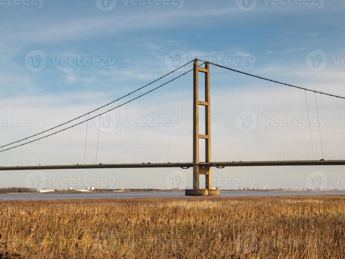 una torre del ponte Humber nel nord dell'Inghilterra foto