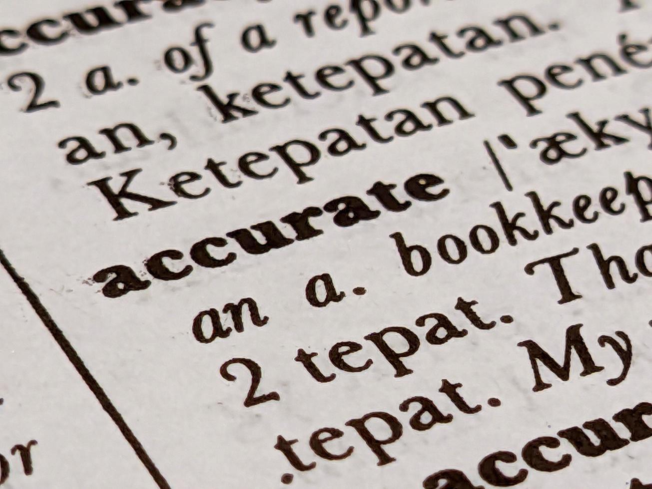 un' vicino su di il parola preciso nel il inglese per indonesiano dizionario. per parola sfondo o sfondo foto