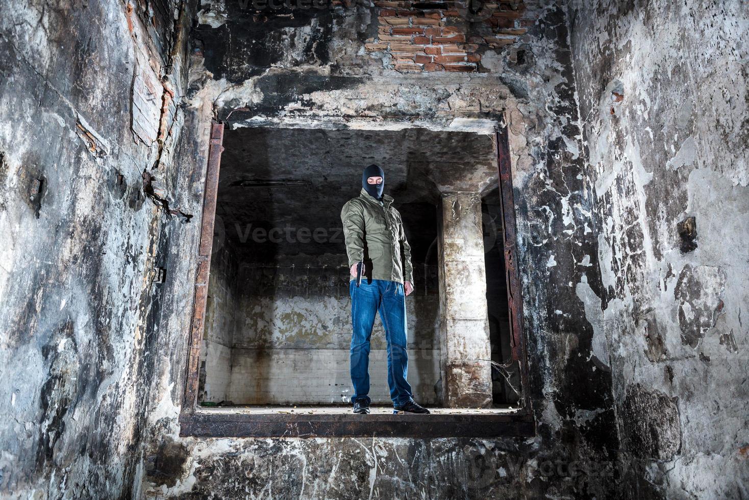 il terrorista con maschera foto