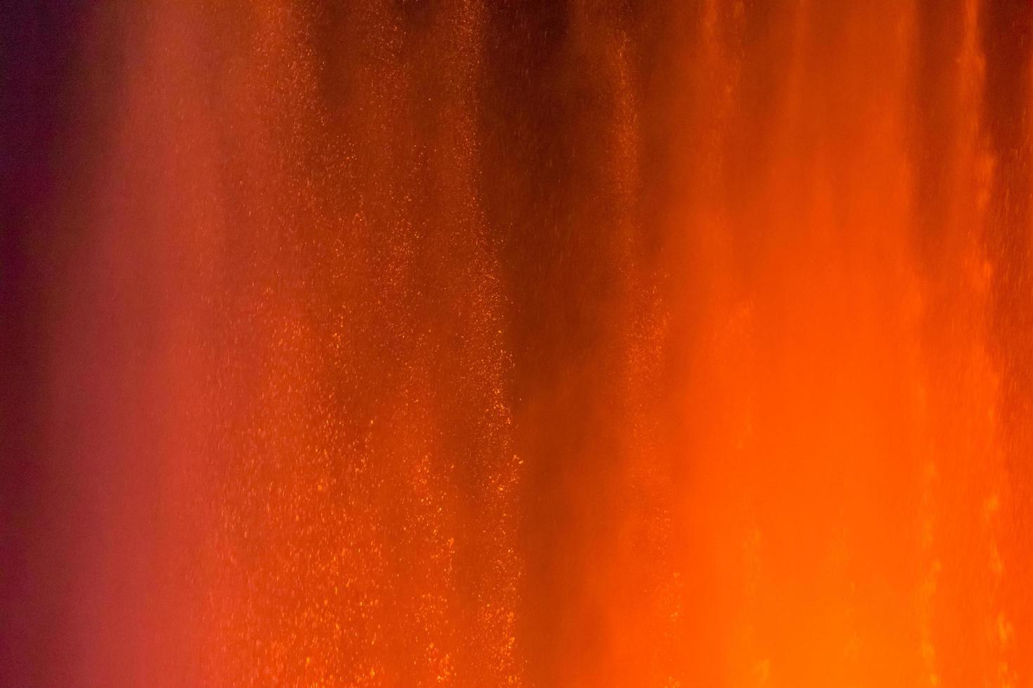 sfondo astratto di gocce d'acqua in illuminazione al neon. foto