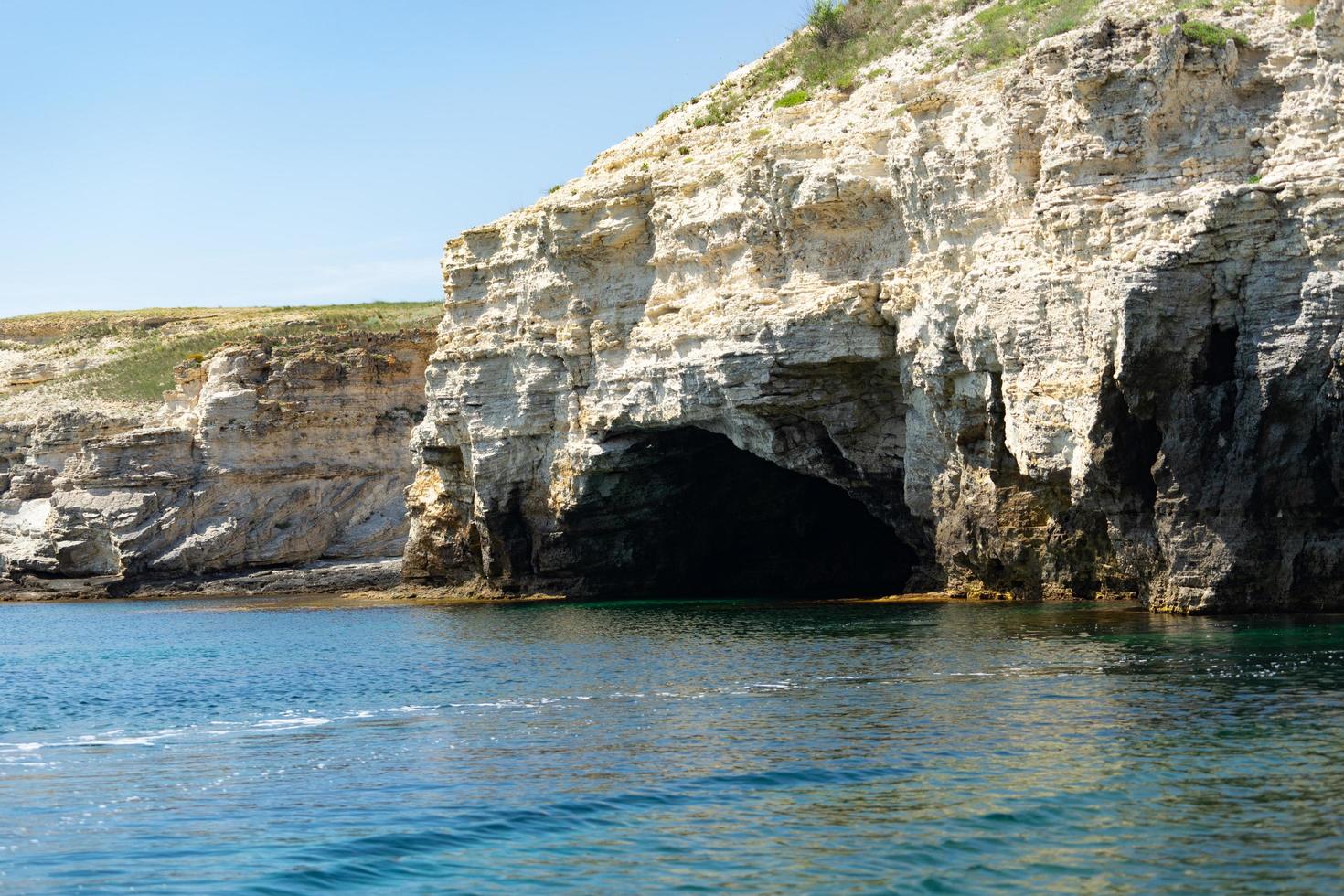 bella vista di noi siamo con la costa rocciosa del mar nero foto