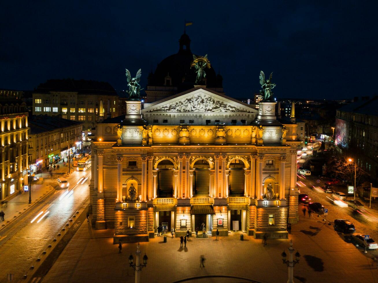 Lviv musica lirica Casa a notte, Ucraina foto