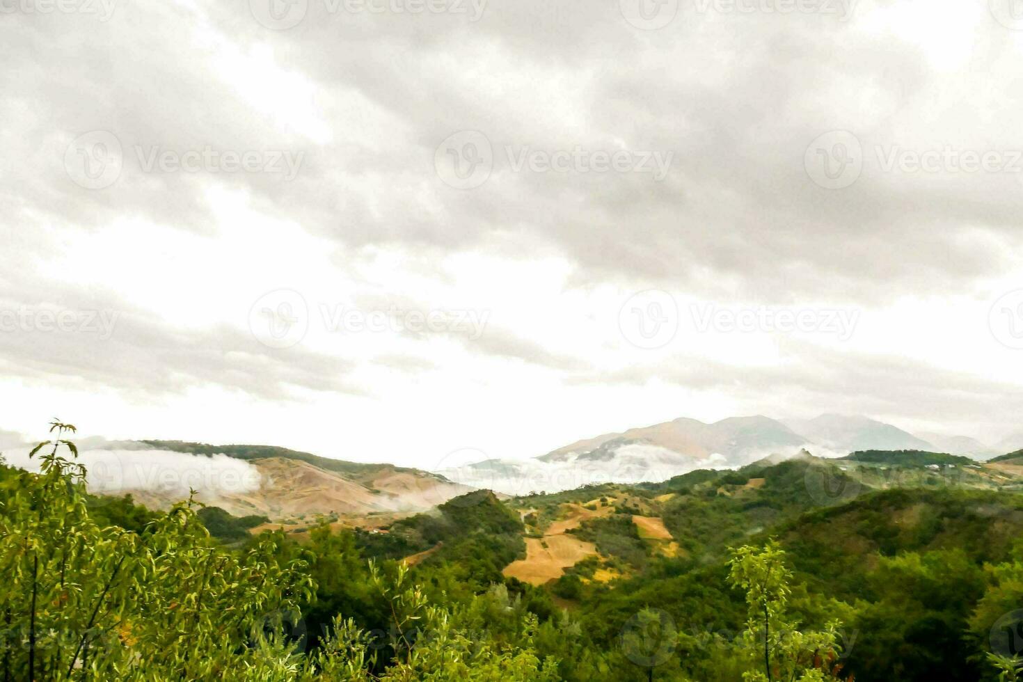 vista panoramica sulle montagne foto