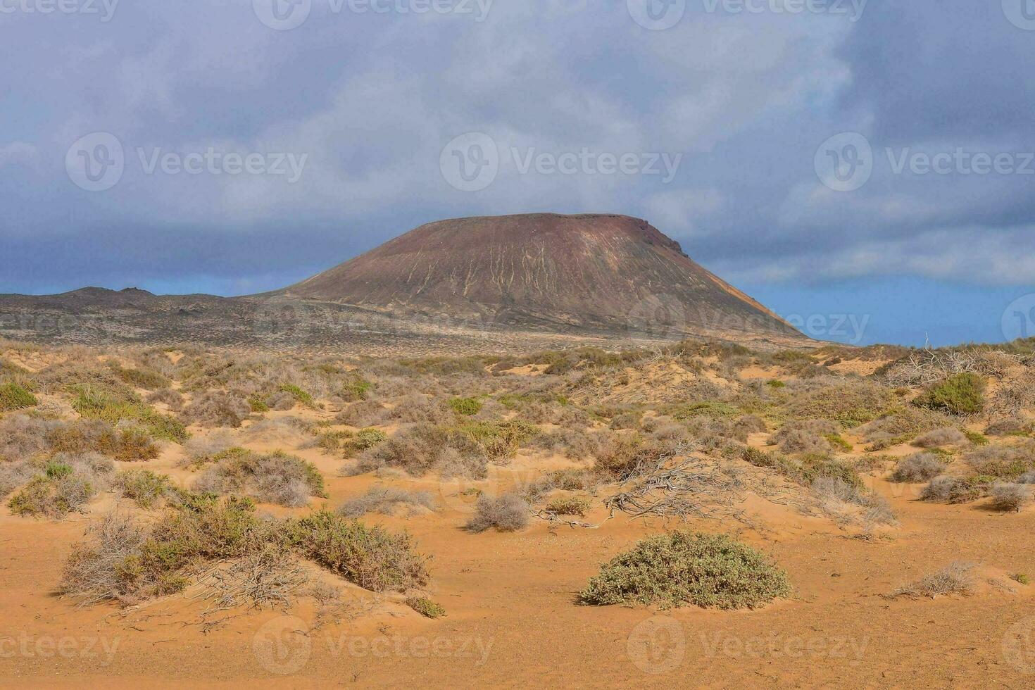 paesaggio nel Lanzarote tropicale vulcanico canarino isole Spagna foto