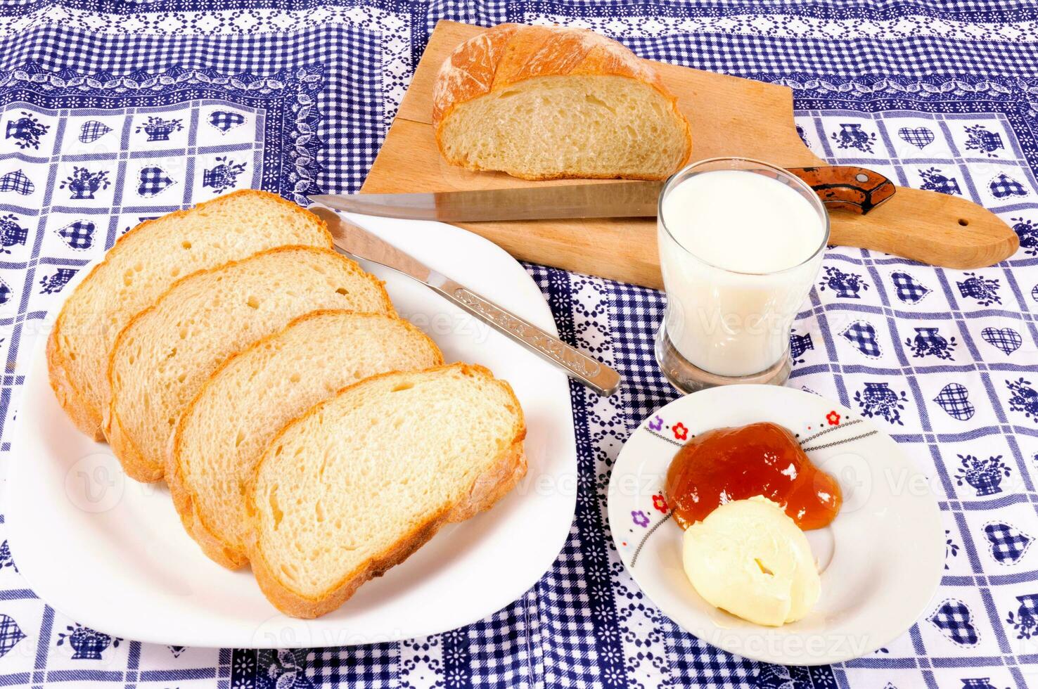 servito prima colazione su il tavolo foto