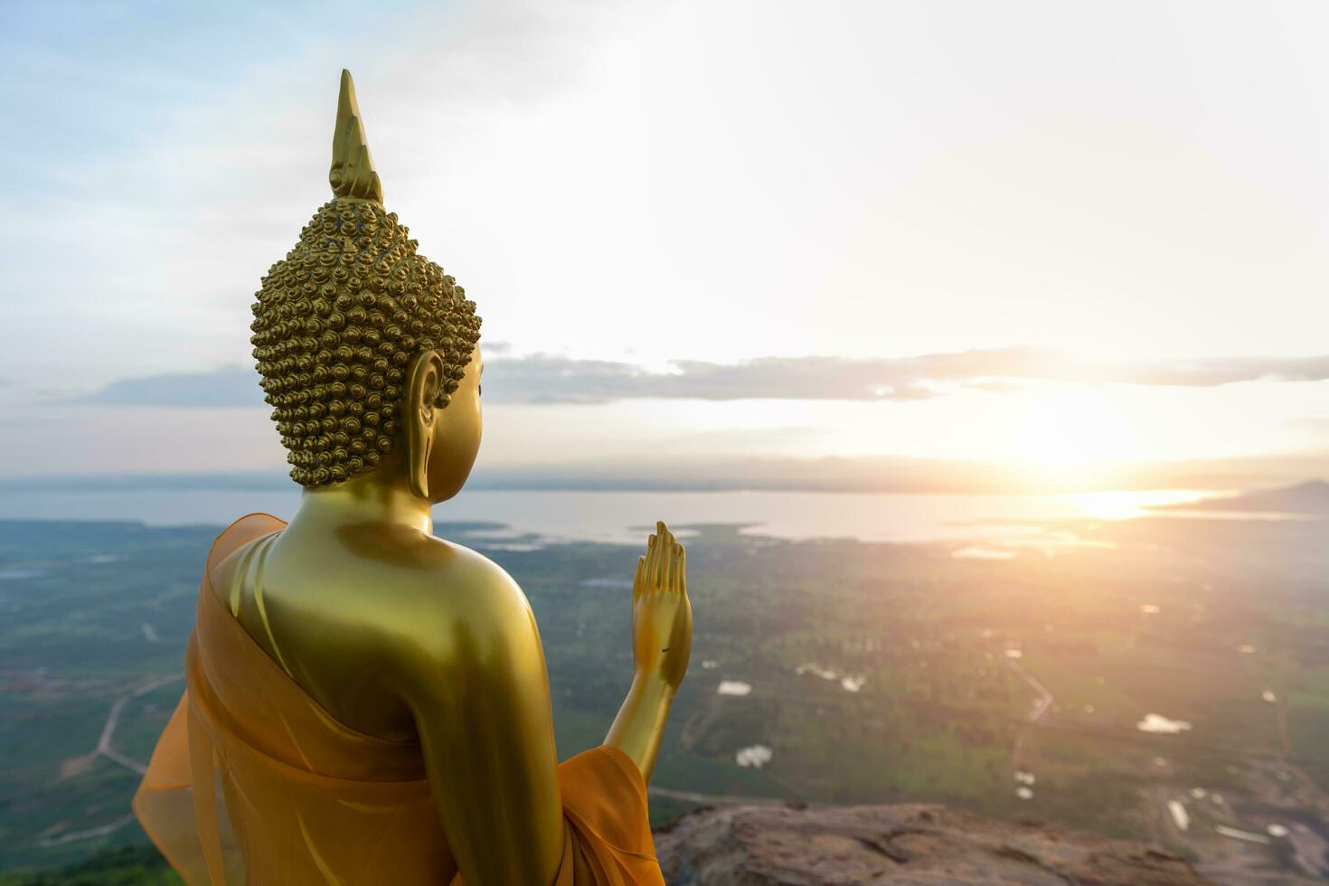 Budda statua con Alba e papà sak jolasid diga foto