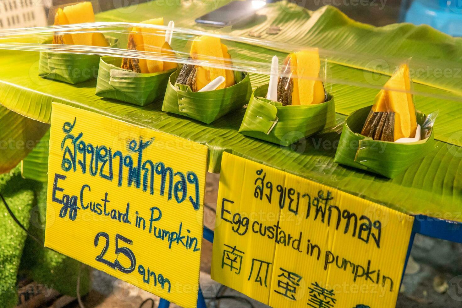 vario strada cibo essere venduto a il Domenica mercato nel chiang Mai foto