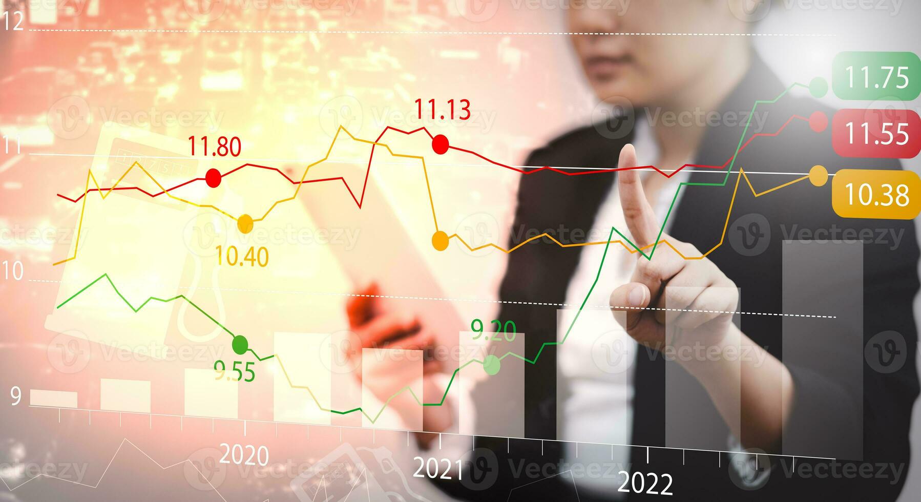 olio energia grafico di il mondo mercato, urto su il economia concetto, donna d'affari toccare grafico con il indicatore su il olio prezzo diapositiva a gas stazione, fluttuazioni nel olio prezzi e scambio commercio. foto