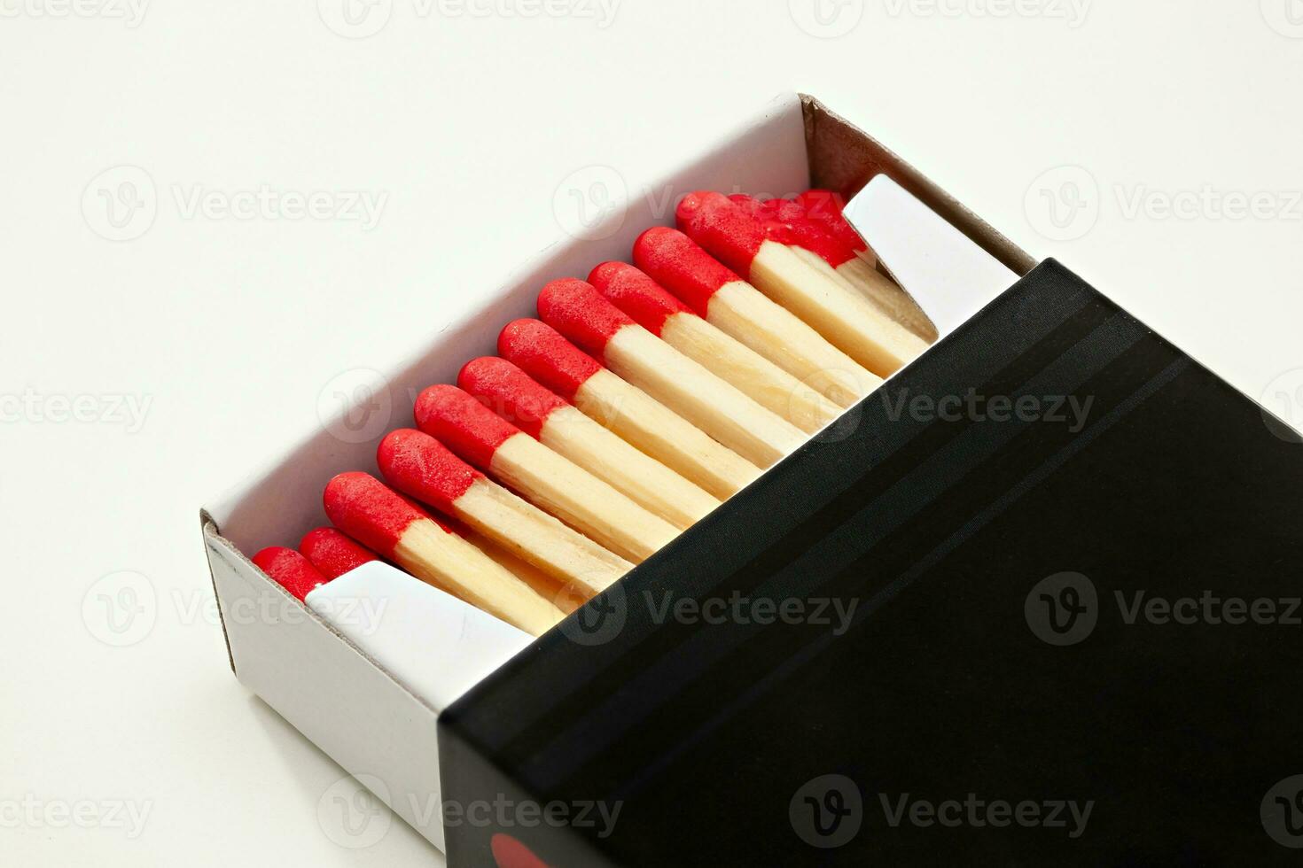 scatola di fiammiferi su bianca sfondo foto