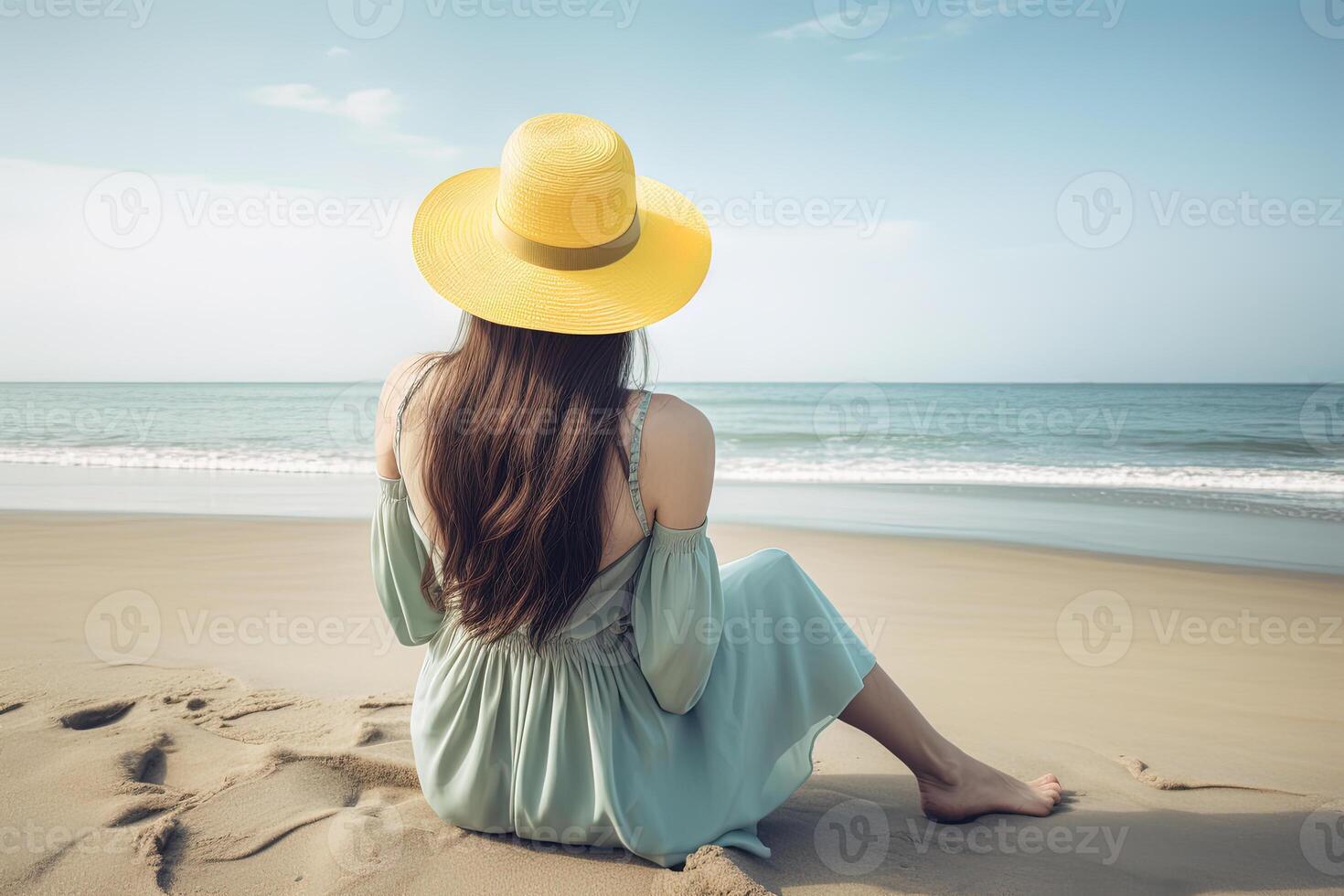 indietro Visualizza di un' donna indossare un' cappello seduta su un' spiaggia. ai generato foto