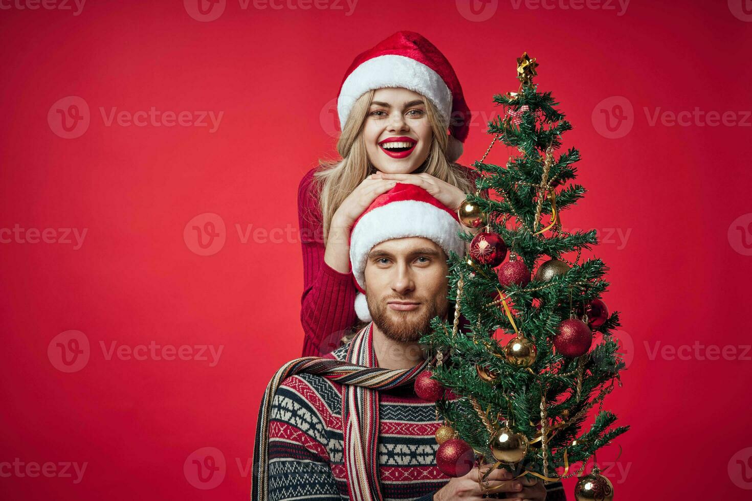 allegro giovane coppia Natale decorazione giocattoli nuovo anno foto