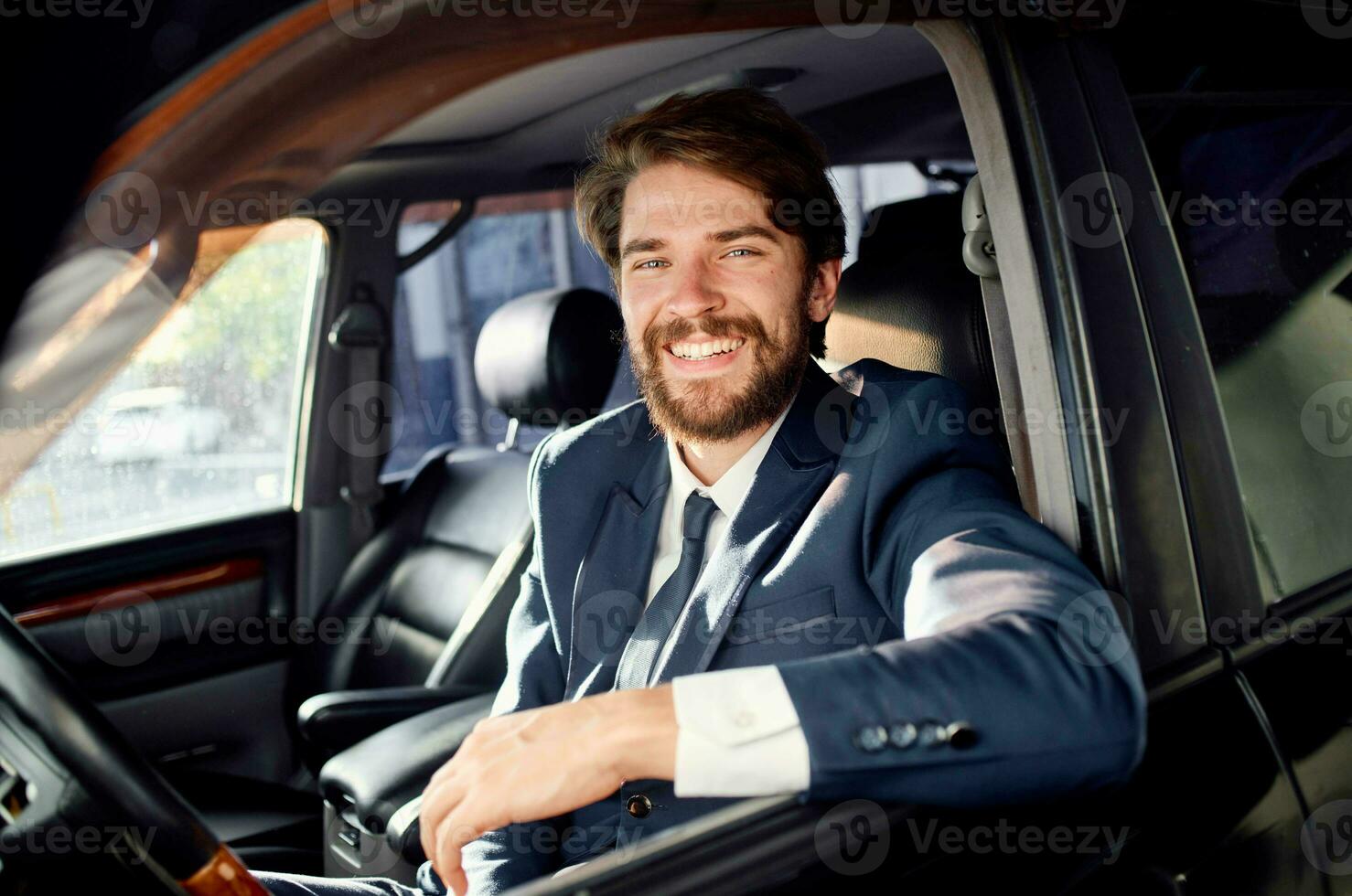 emotivo uomo ufficiale passeggeri autista strada servizio foto