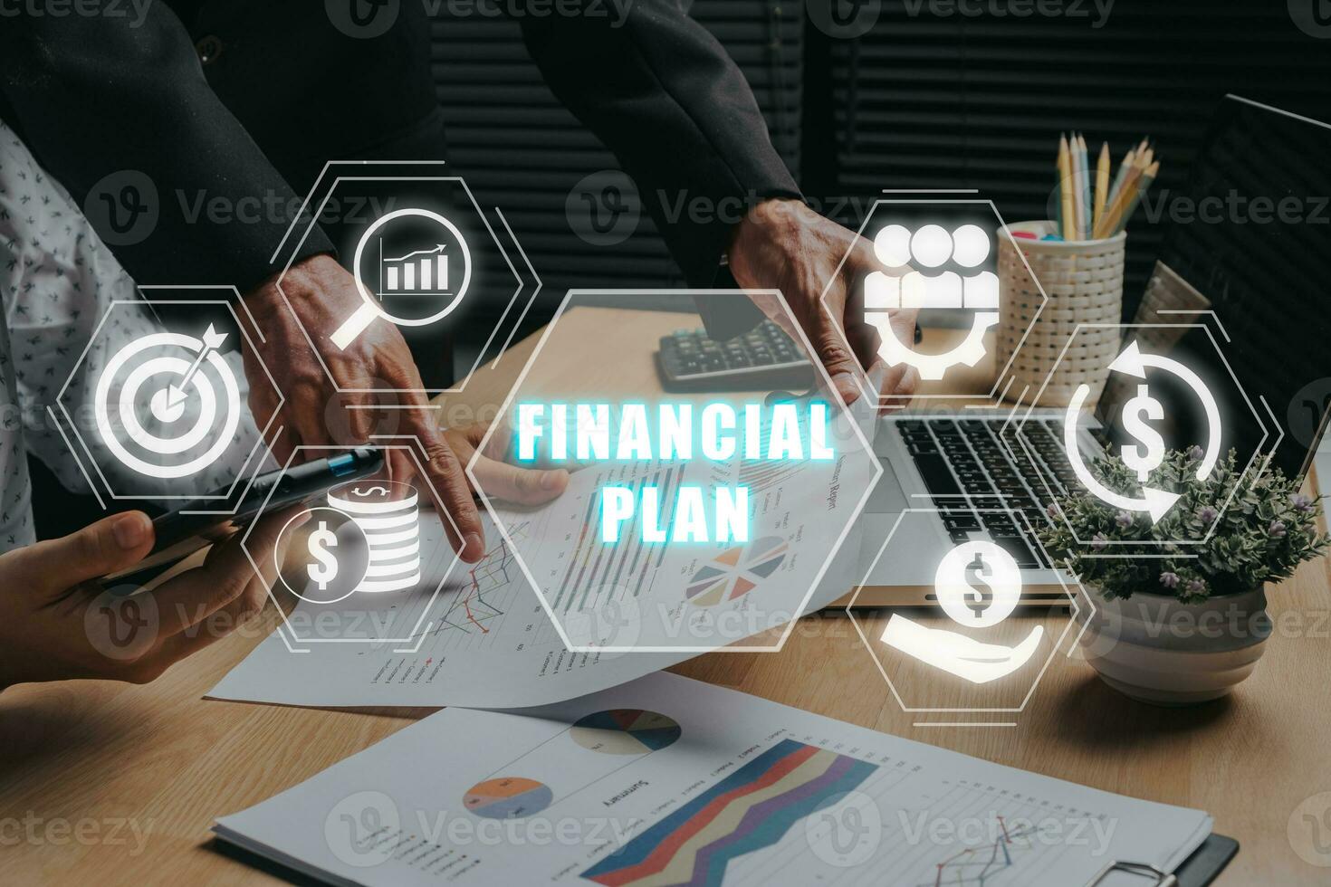 finanziario Piano concetto, attività commerciale squadra analizzando reddito grafici e grafici con finanziario Piano icona su virtuale schermo. foto