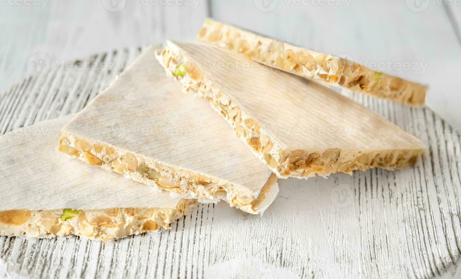 torrone - confezione di torrone europeo foto