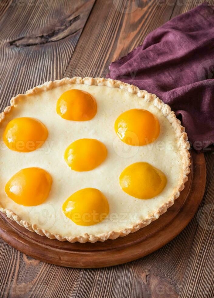 pesca crostata con mascarpone crema foto