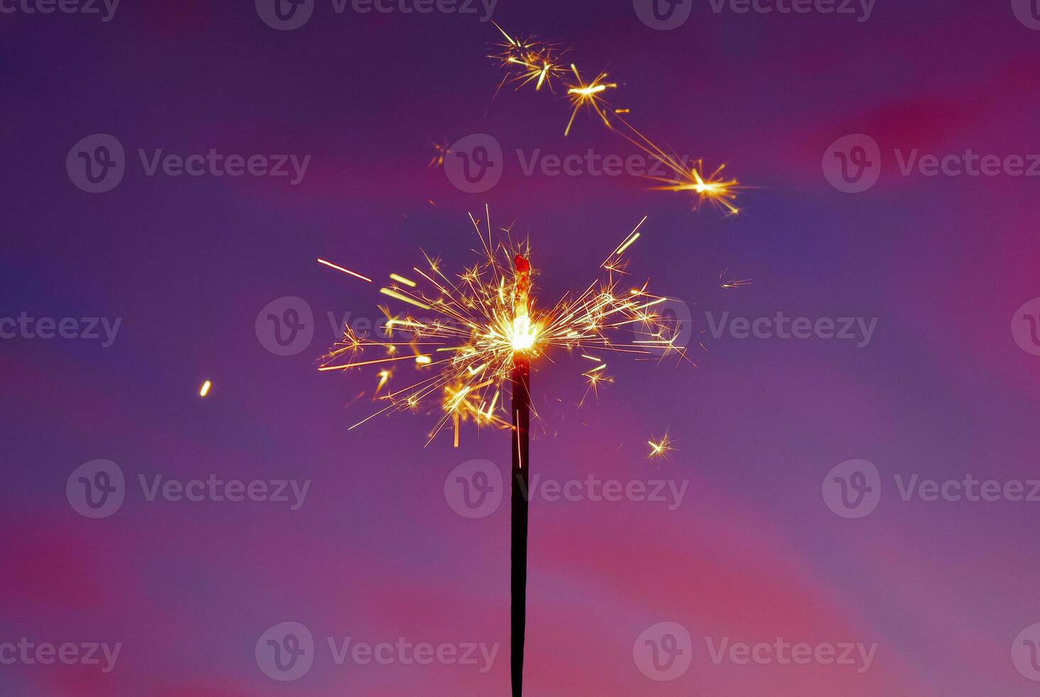 scintillii, fuochi d'artificio e scintille di luce 7585837 Stock Photo su  Vecteezy