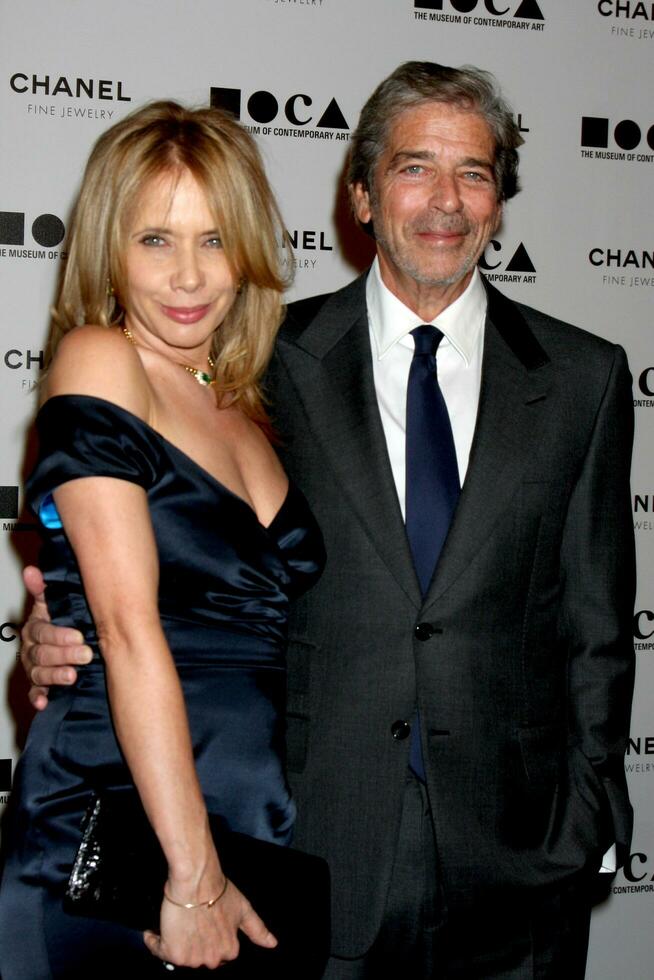 los angeles - nov 13, rosanna arquette arriva a il mocas annuale gala il artisti Museo accadendo 2010 a Museo di contemporaneo arte su novembre 13, 2010 nel los angeles, circa foto