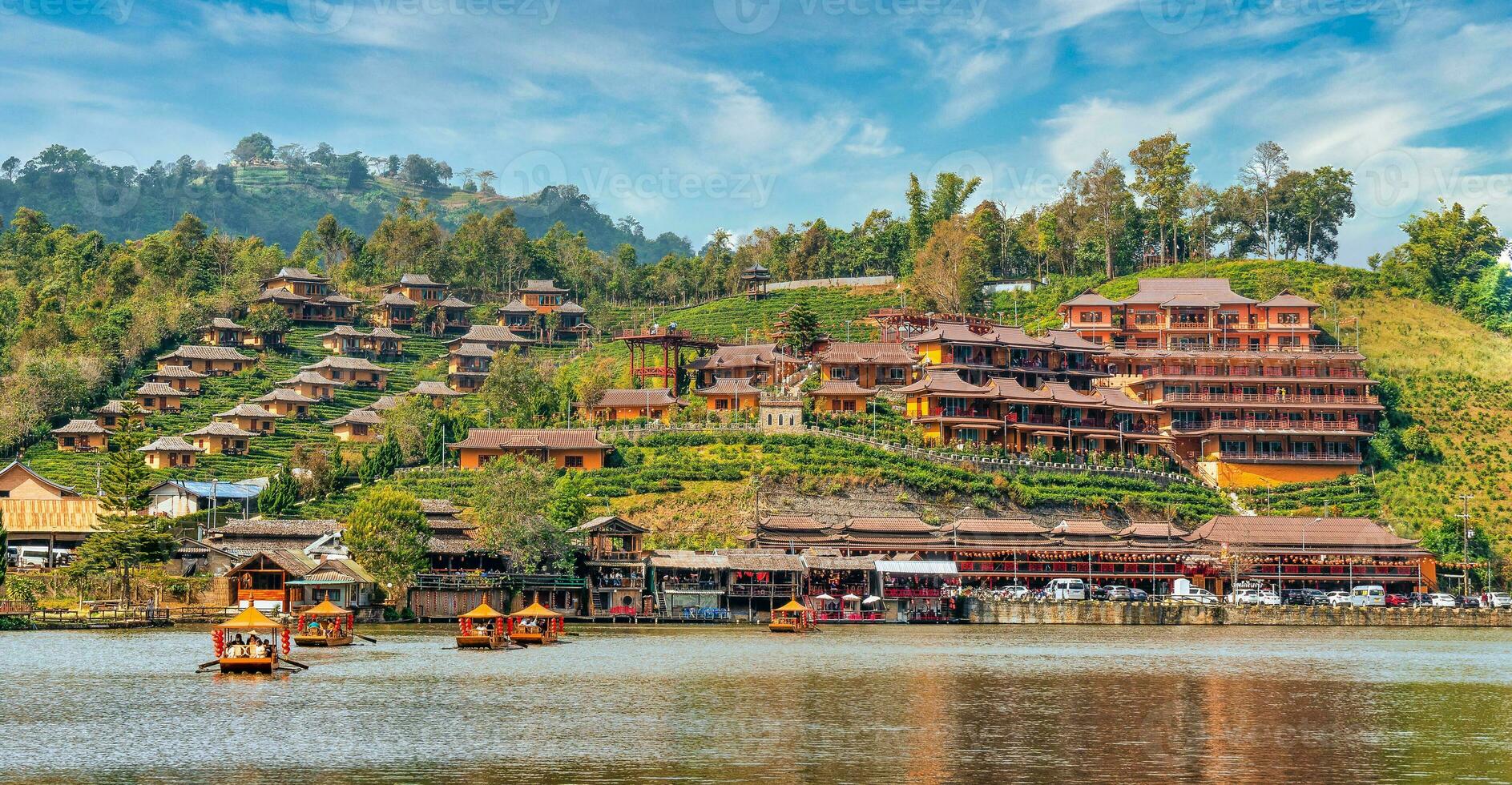 Cinese Barche nel ban.rak tailandese, Tailandia, vicino Myanmar foto