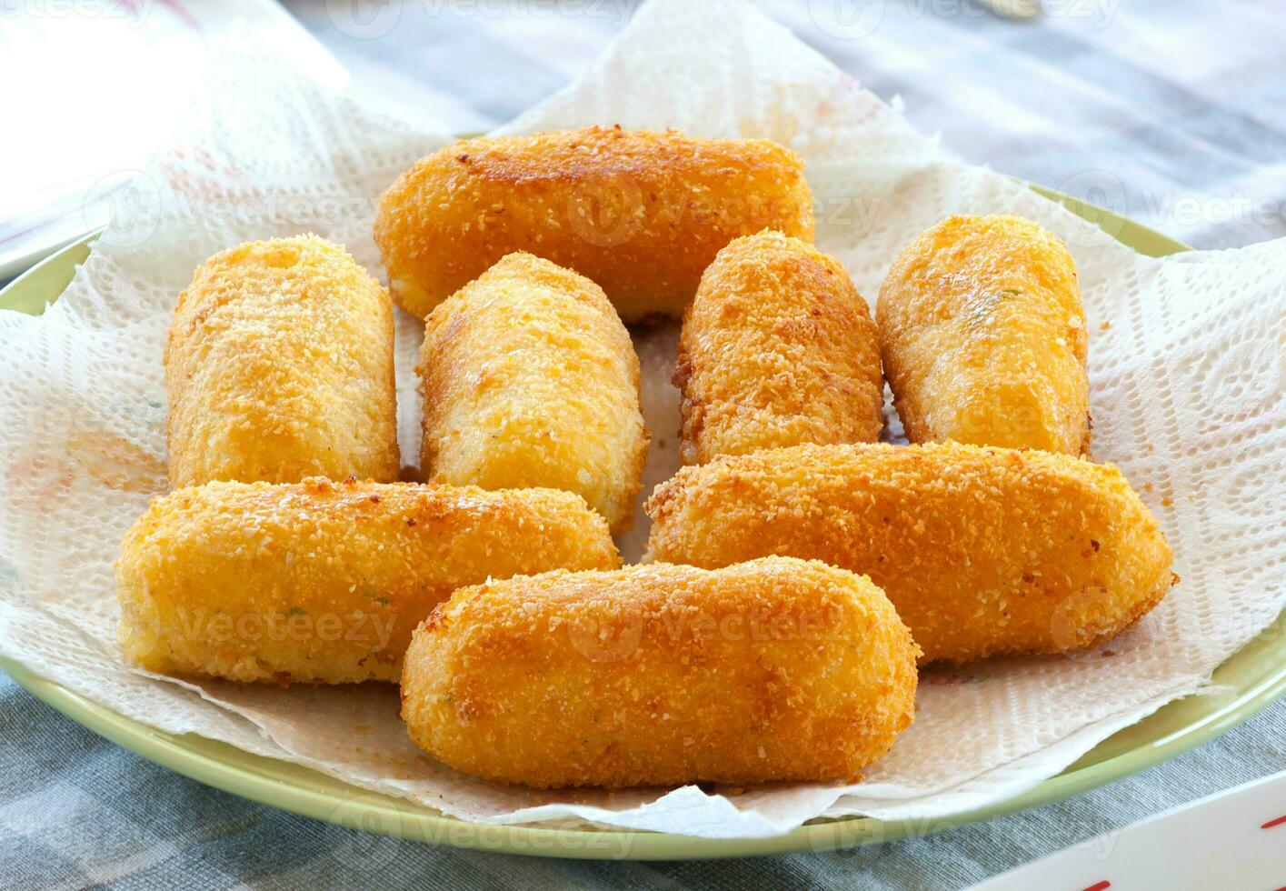 Patata crocchette fritte con Mozzarella formaggio foto