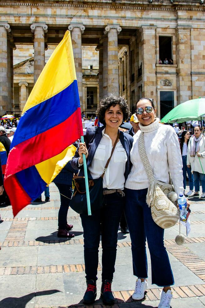 bogotà, Colombia, 2022. tranquillo, calmo protesta marce nel bogotà Colombia contro il governo di gustavo petrò. foto