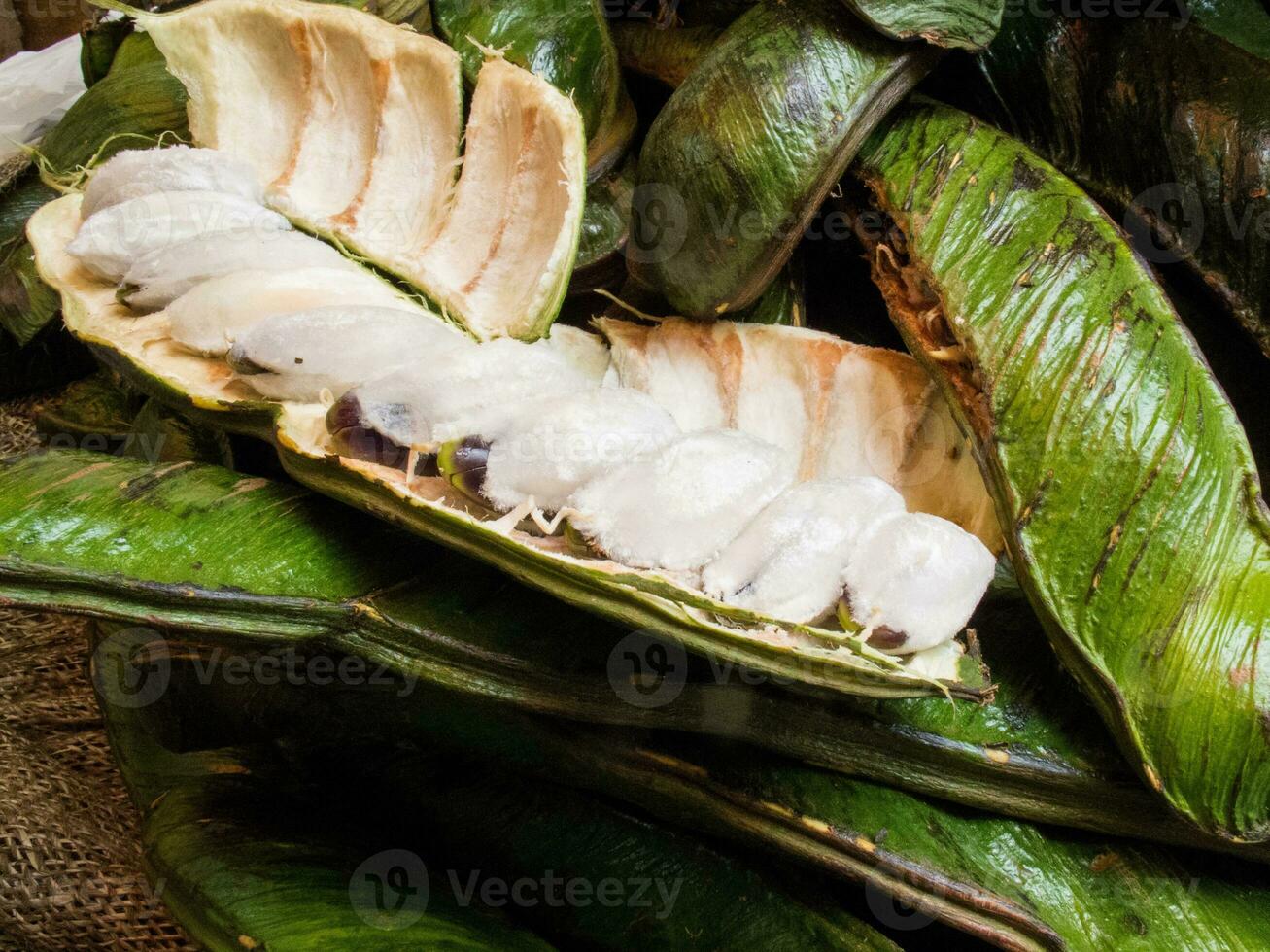 esotico tropicale frutta chiamato guama. inga edulis foto