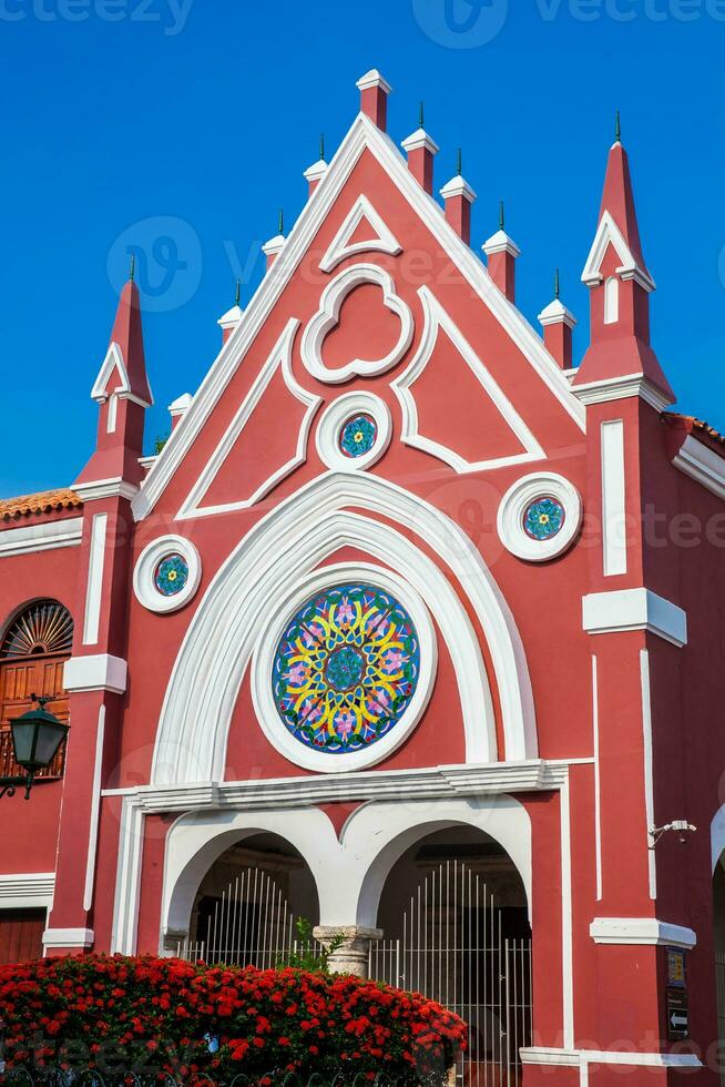 il bellissimo edificio di il Università di bene arti a il murato città di cartagena de indie foto