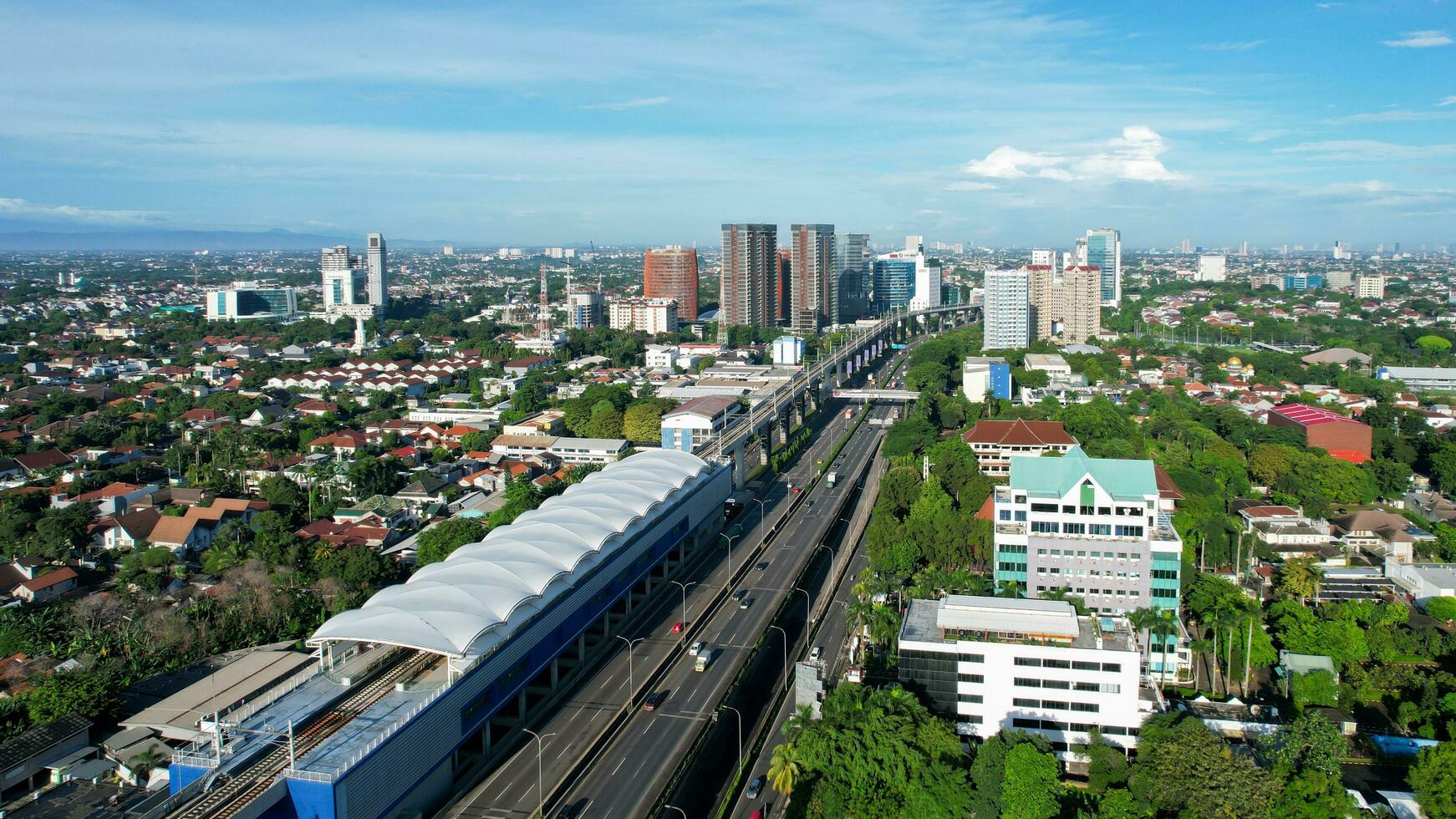 aereo Visualizza di jakarta lrt treno prova correre per fase 1 a partire dal pancoran. Giacarta, Indonesia, marzo 2 2022 foto