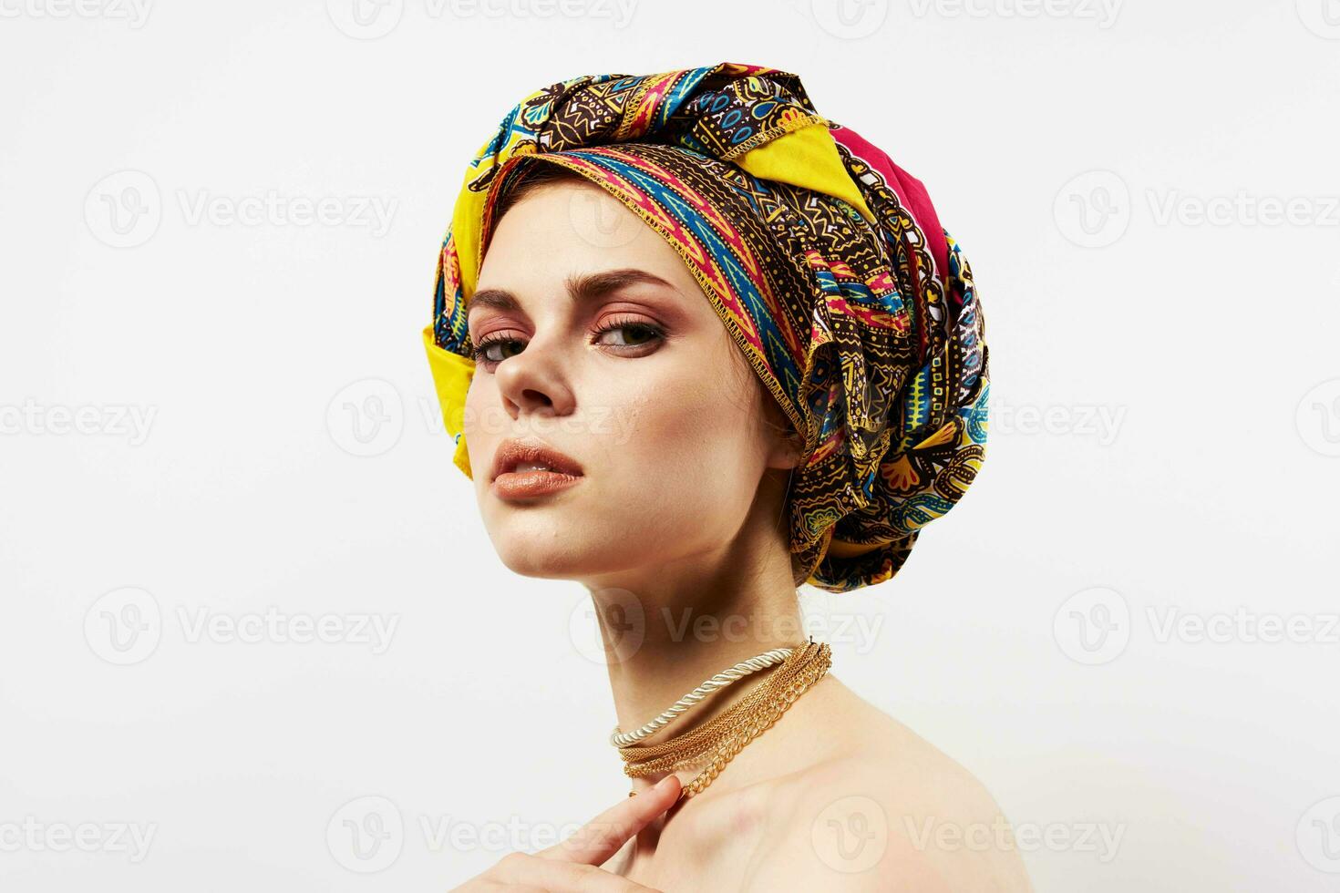 bella donna multicolore turbante moda etnia foto