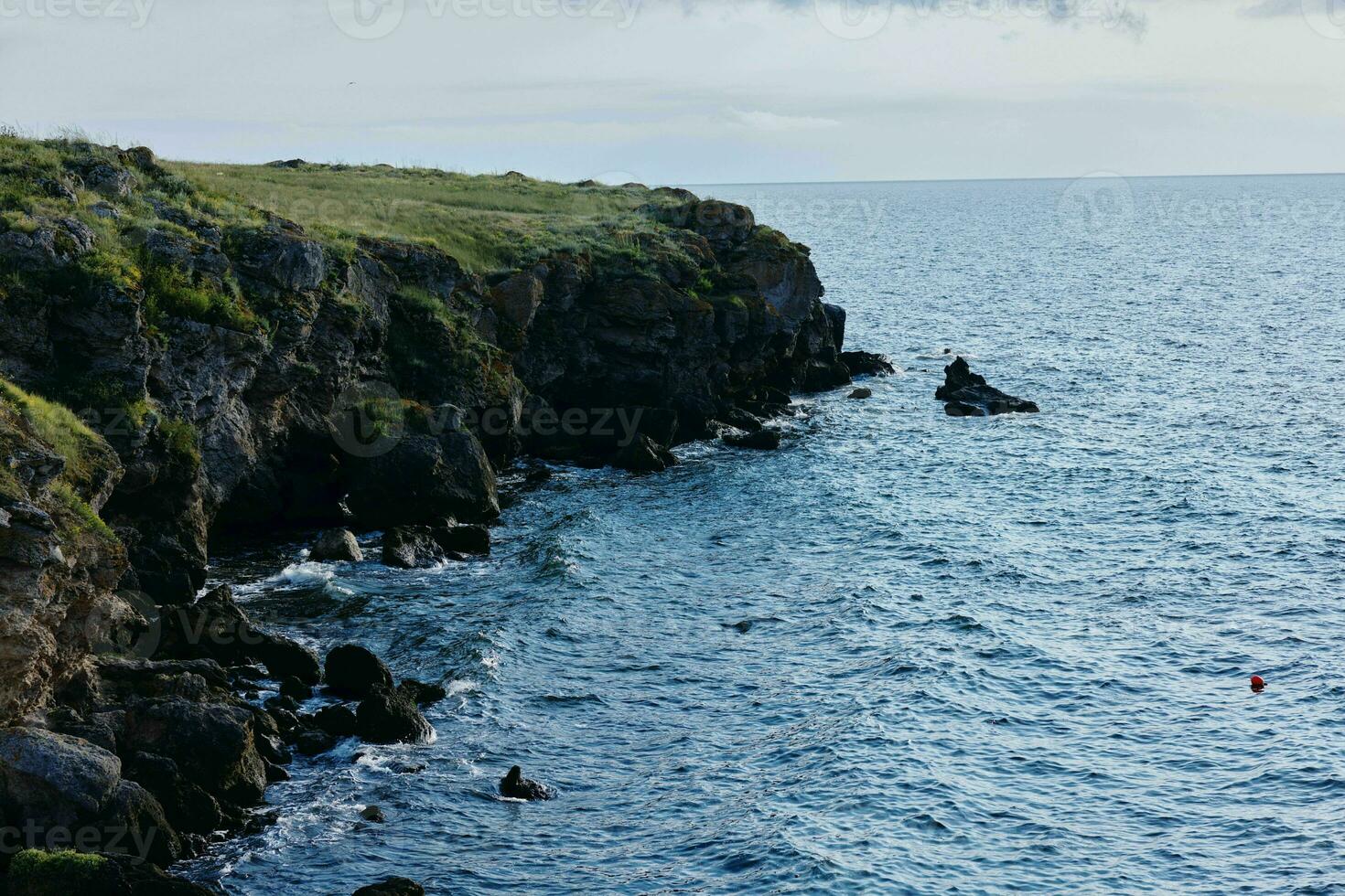 paesaggio rocce oceano viaggio stile di vita foto