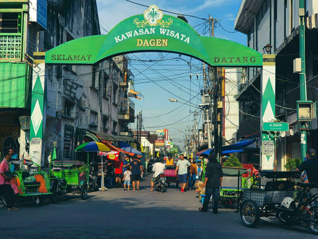 Yogyakarta, Indonesia nel luglio 2022. il Ingresso cancello o cancello di dagen turista la zona. jalan dagen malioboro è il nome di il villaggio nel il centro di jogja foto