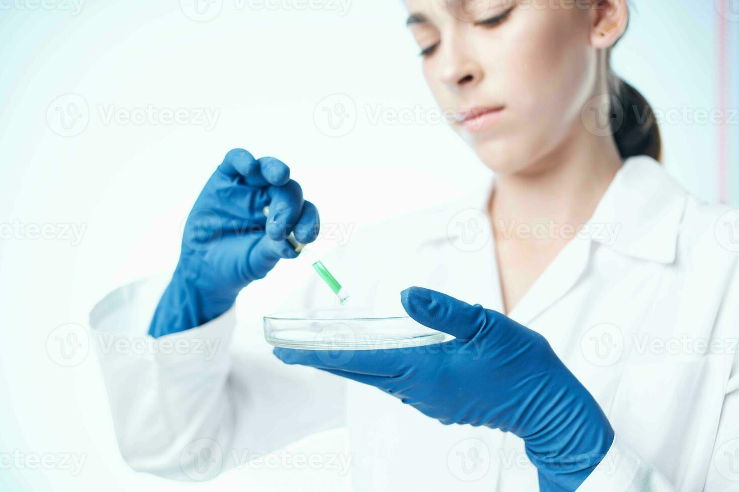 donna nel bianca cappotto scienza tecnologia ricerca foto