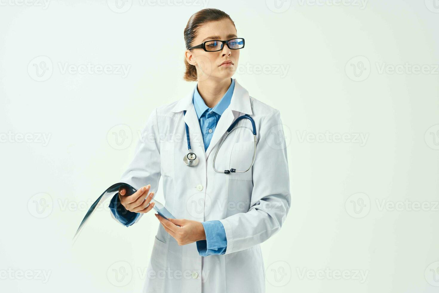 femmina medico nel bianca cappotto medicina diagnostica Salute professionale foto