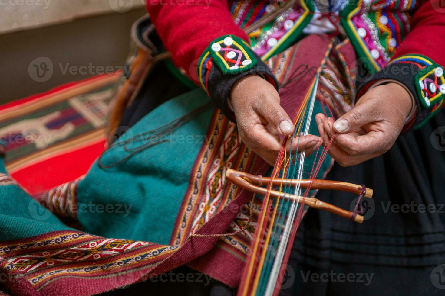 peruviano donna tessitura foto