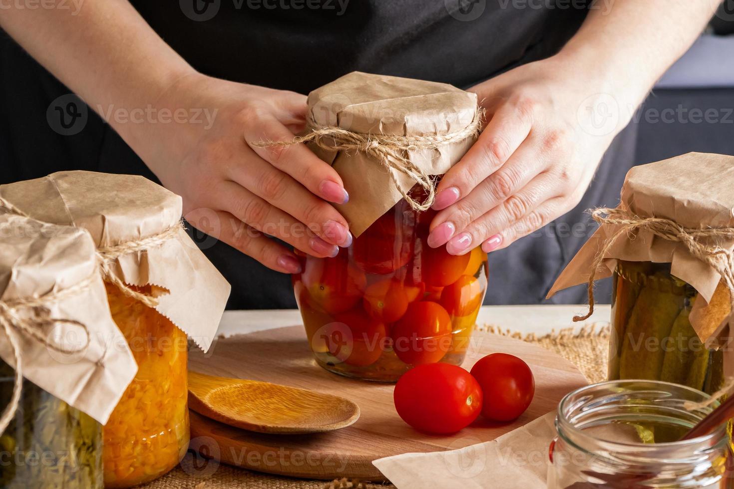 processo di fermentazione dei pomodori foto