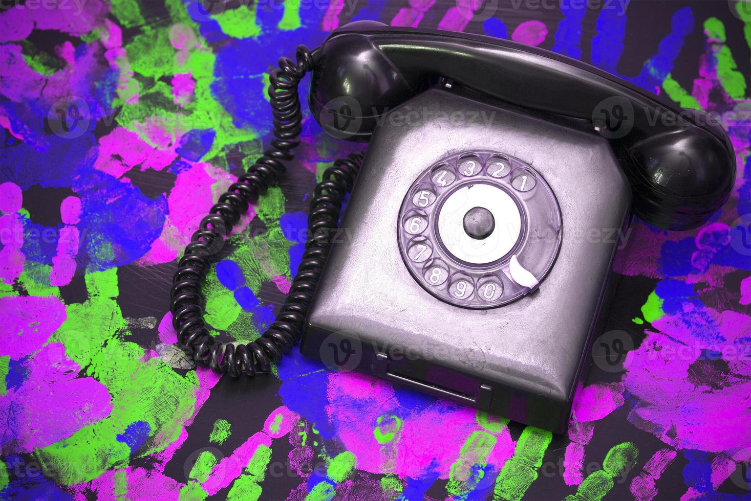 telefono fisso vintage con cavo a spirale foto