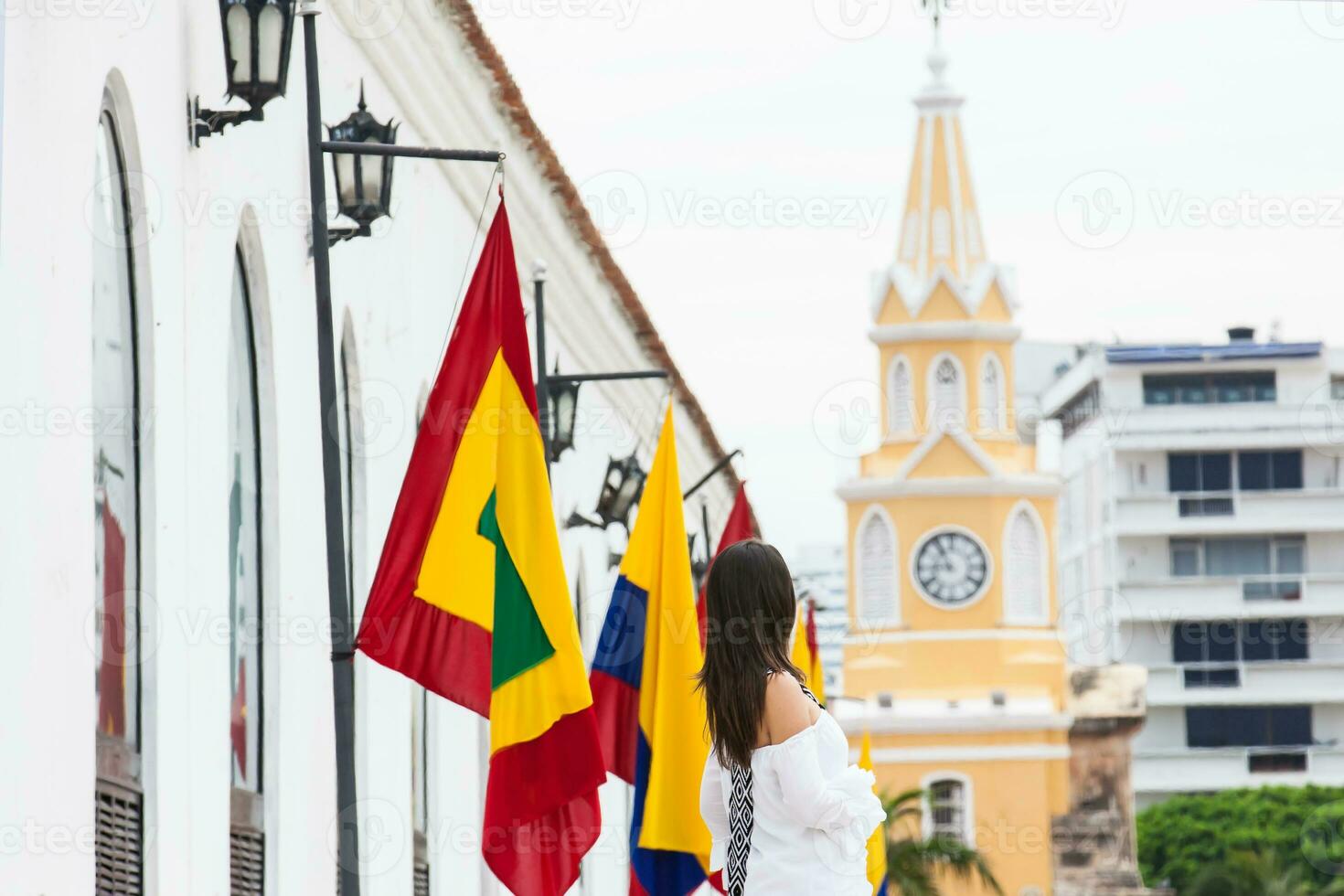 bellissimo donna a piedi in giro cartagena de indie Il prossimo per il famoso orologio Torre foto