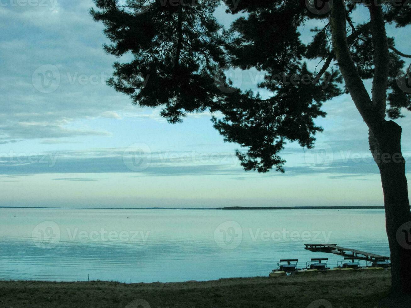 lago naroch è paesaggio di il lago nel bielorussia. foto