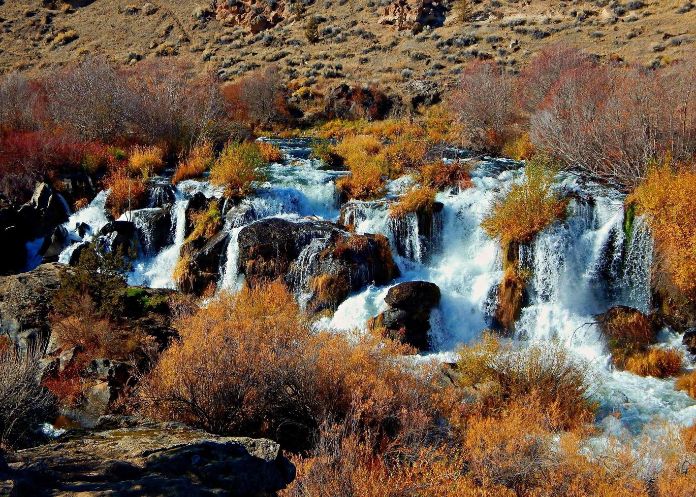 novembre cascata - cline falls - fiume deschutes - a ovest di redmond, o foto