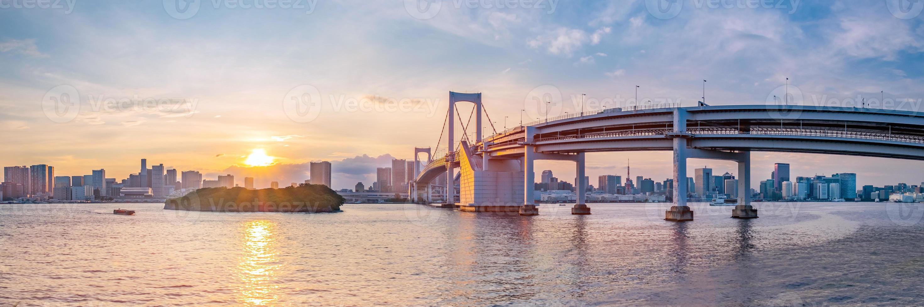 vista panoramica della skyline di tokyo quando il tramonto. foto